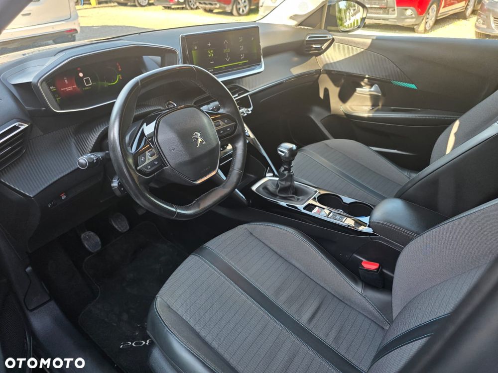 Peugeot 208 - 14