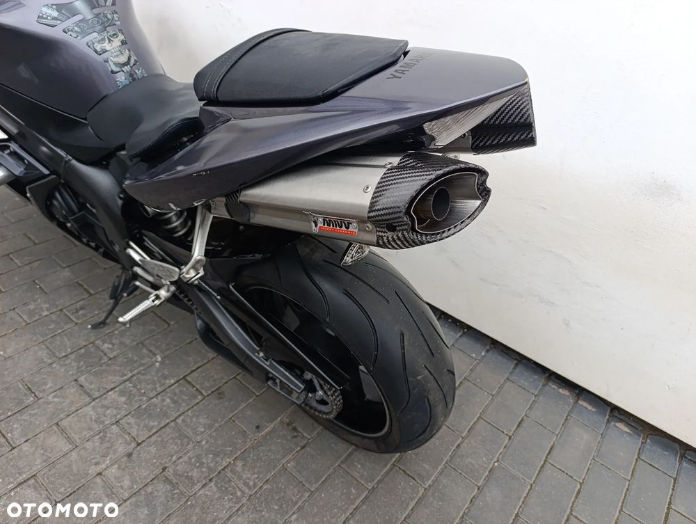 Yamaha R1 - 17