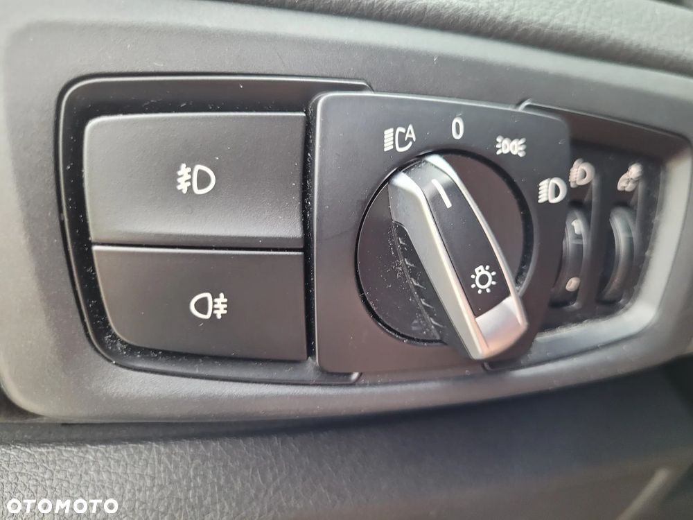 BMW Seria 2 218d - 9