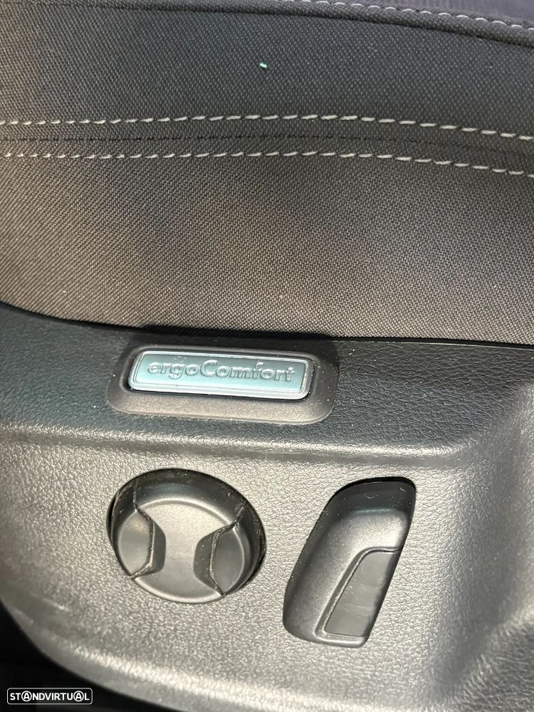 VW Passat 2.0 TDI Confortline DSG - 13