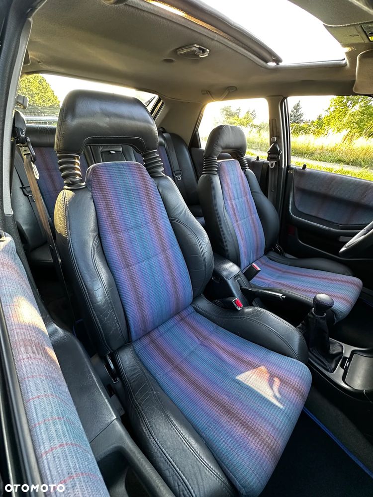 Mazda 323F - 14