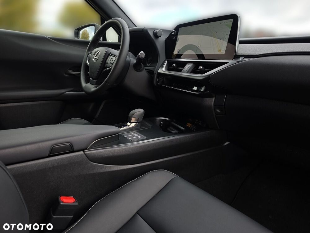 Lexus UX 300h F Sport Design - 17