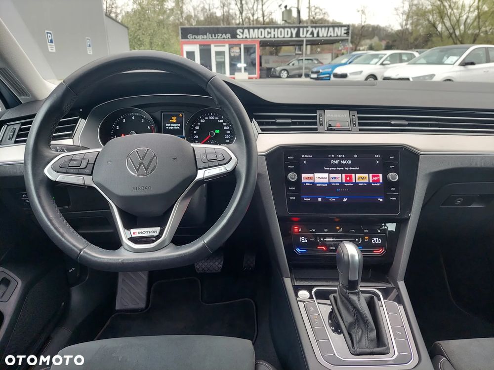 Volkswagen Passat - 12