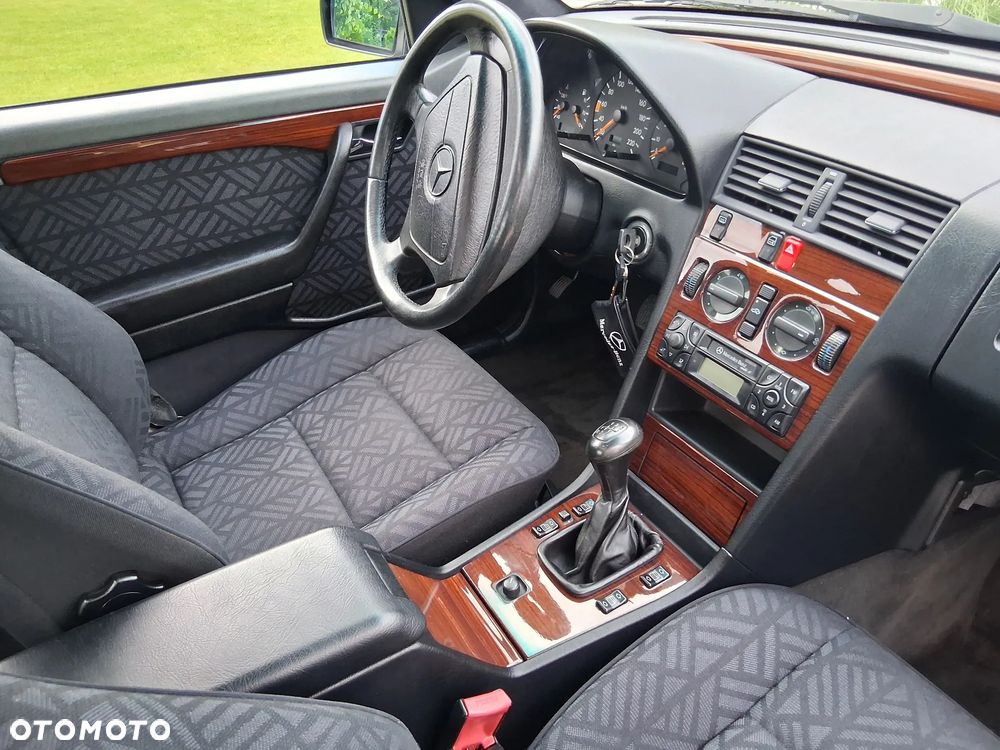 Mercedes-Benz Klasa C 220 D Classic - 29
