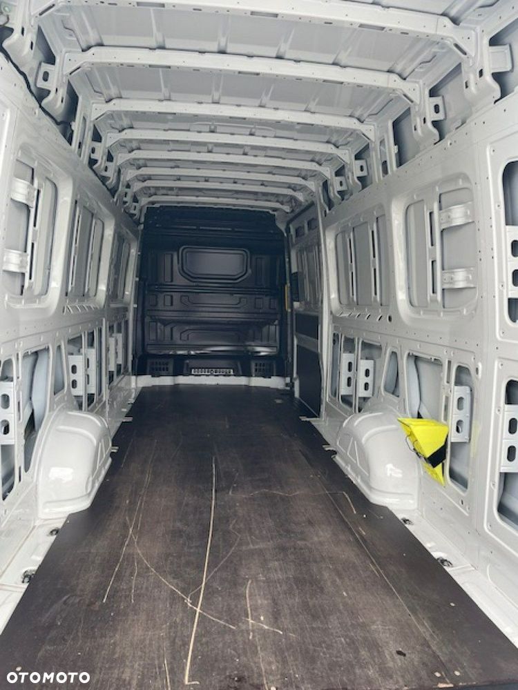 Volkswagen Crafter - 17