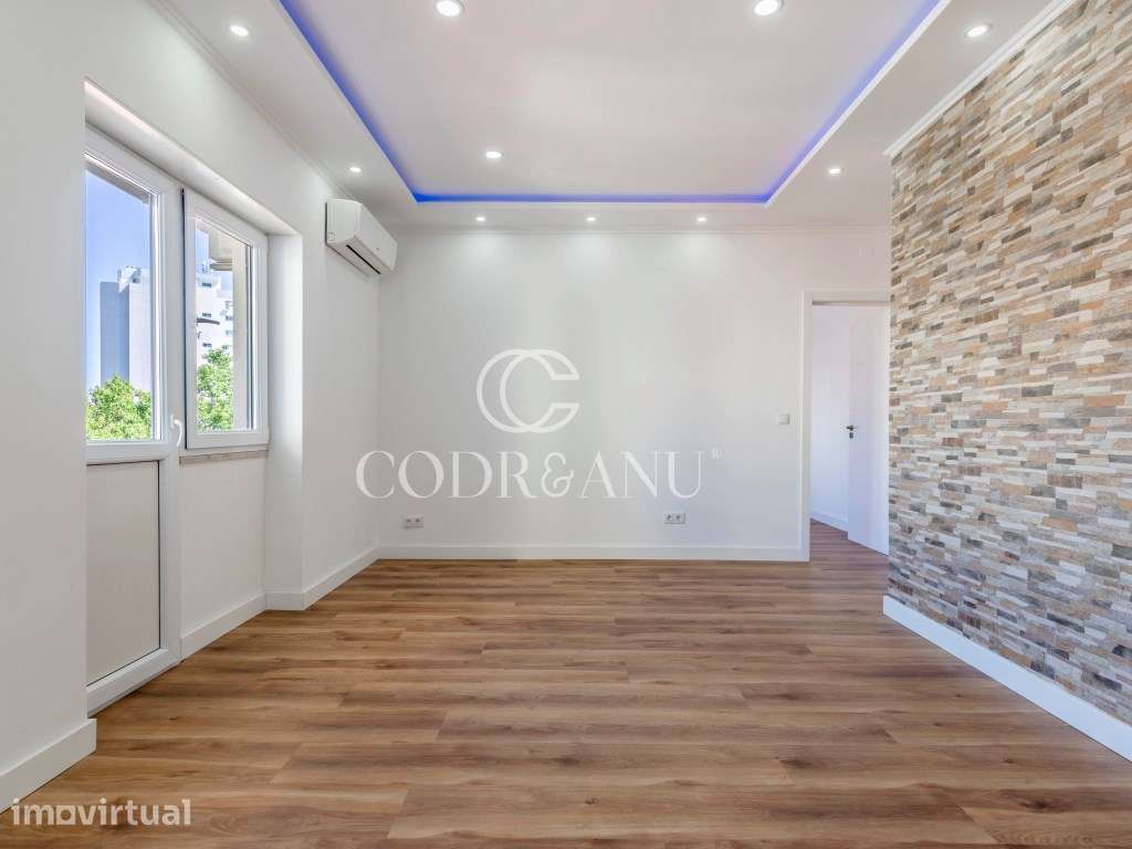Apartamento T3 Totalmente Remodelado | Zona Privilegiada de Setúbal - Grande imagem: 3/26