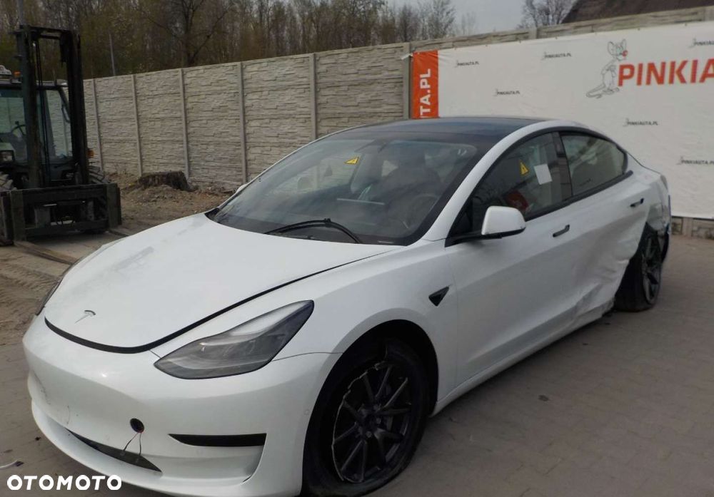 Tesla Model 3 - 4