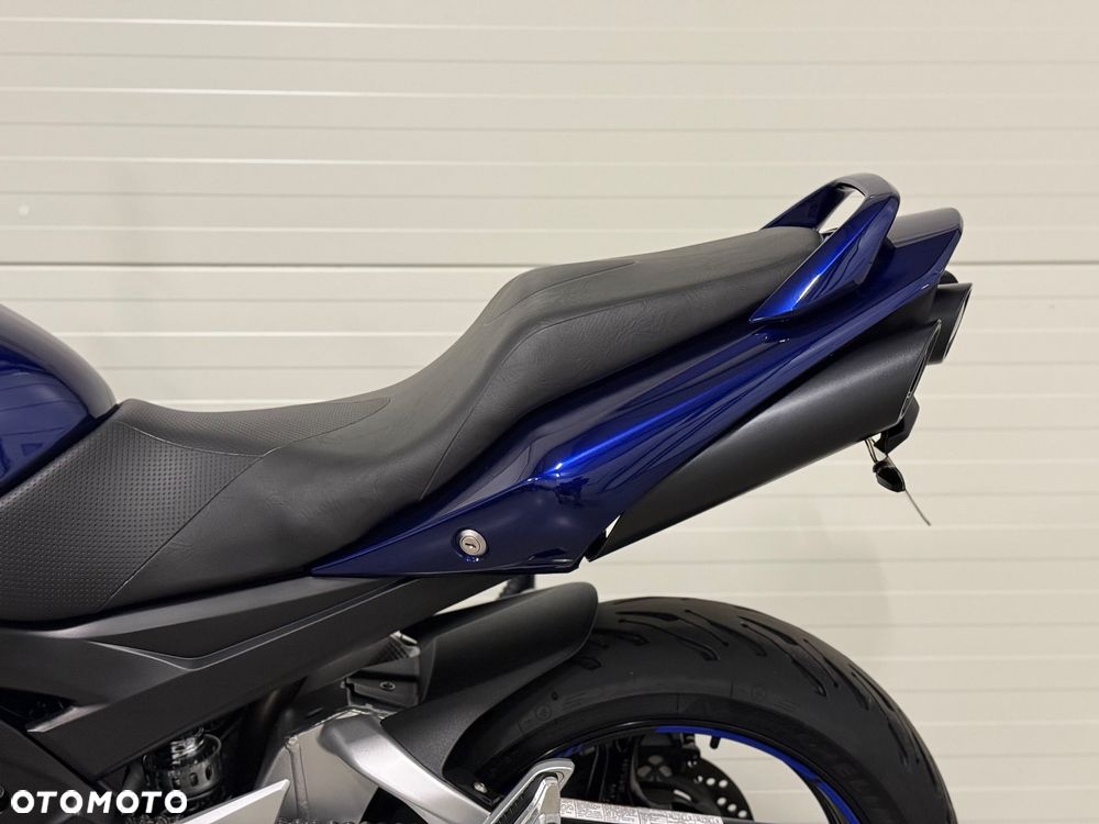 Suzuki GSR - 33