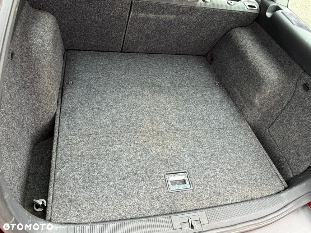 Skoda Octavia 1.6 Tour Sport - 15