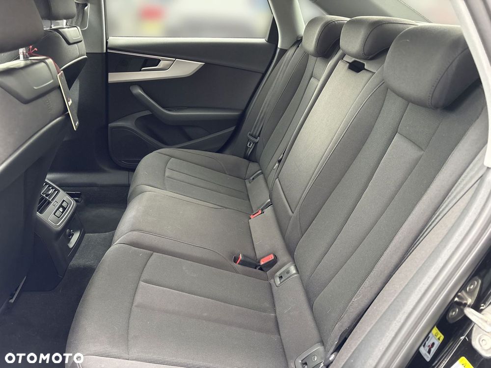 Audi A4 Limousine - 16