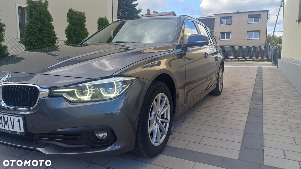 BMW 3 Series 2016 photo 2