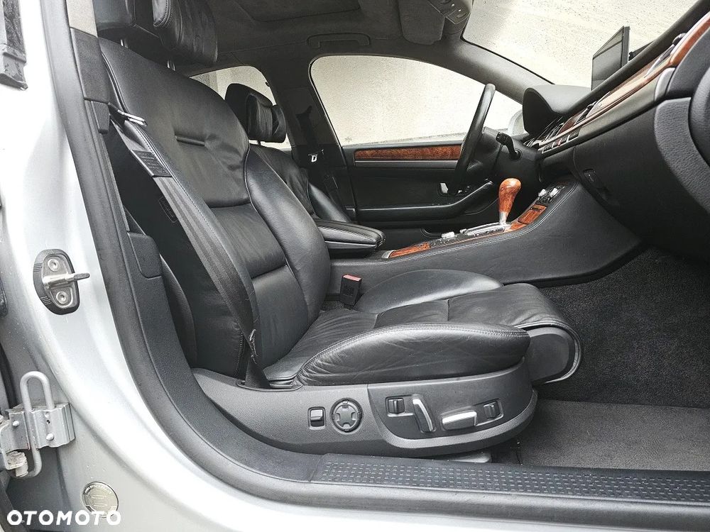 Audi A8 4.2 Quattro - 11