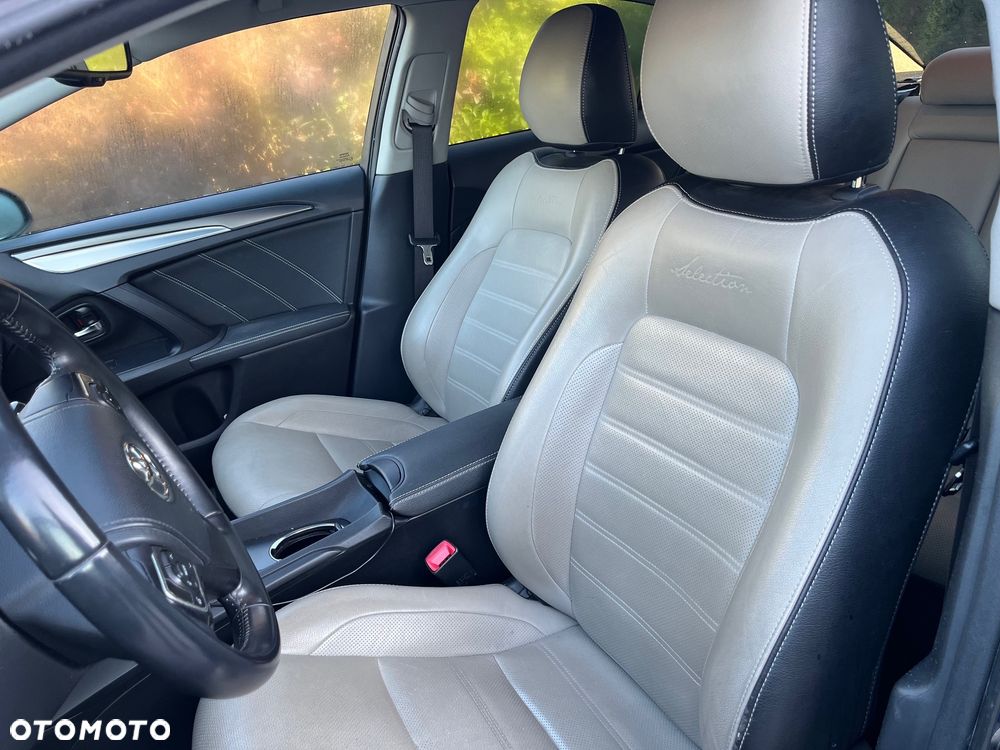 Toyota Avensis 2.0 Selection MS - 14
