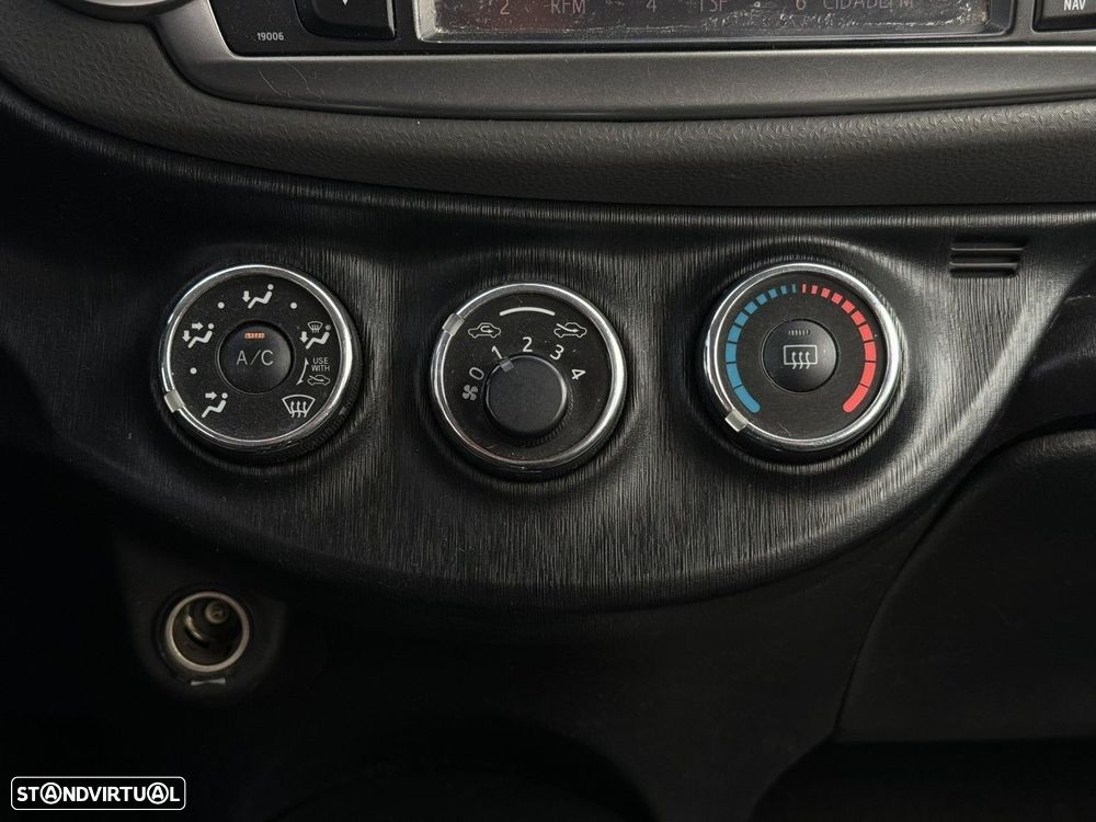 Toyota Yaris 1.4 D-4D Comfort — fotografia 11