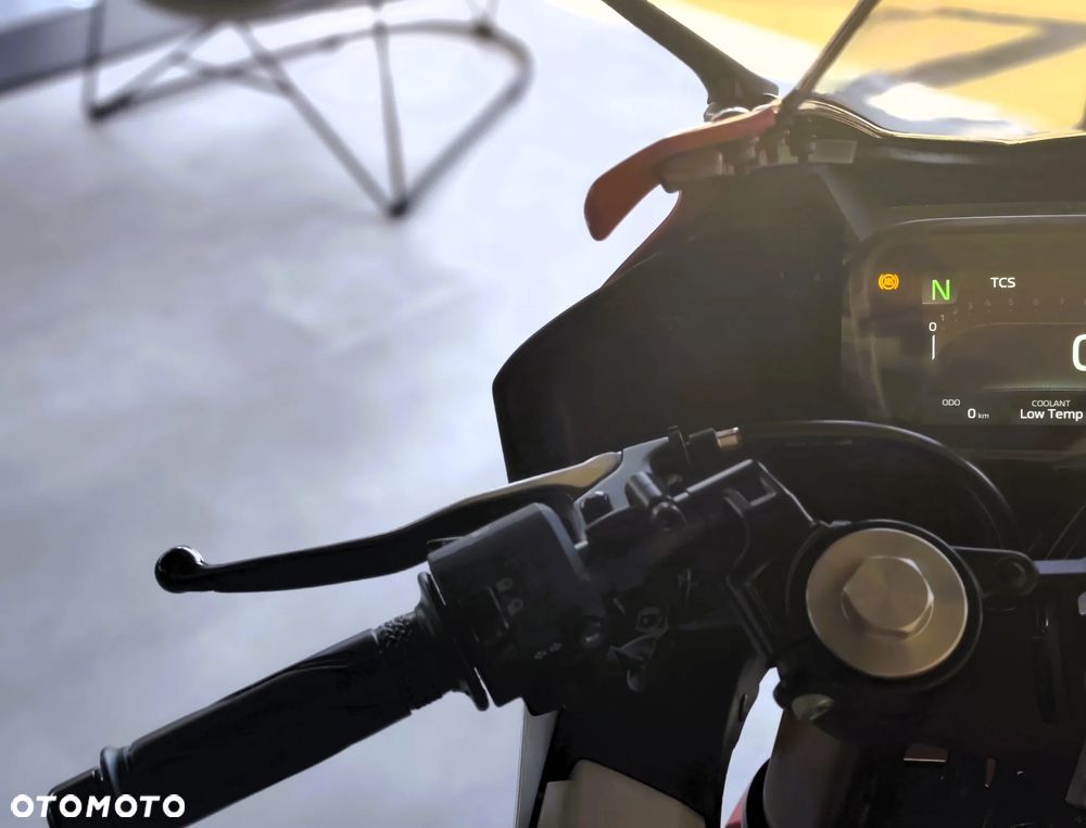 Yamaha YZF - 4