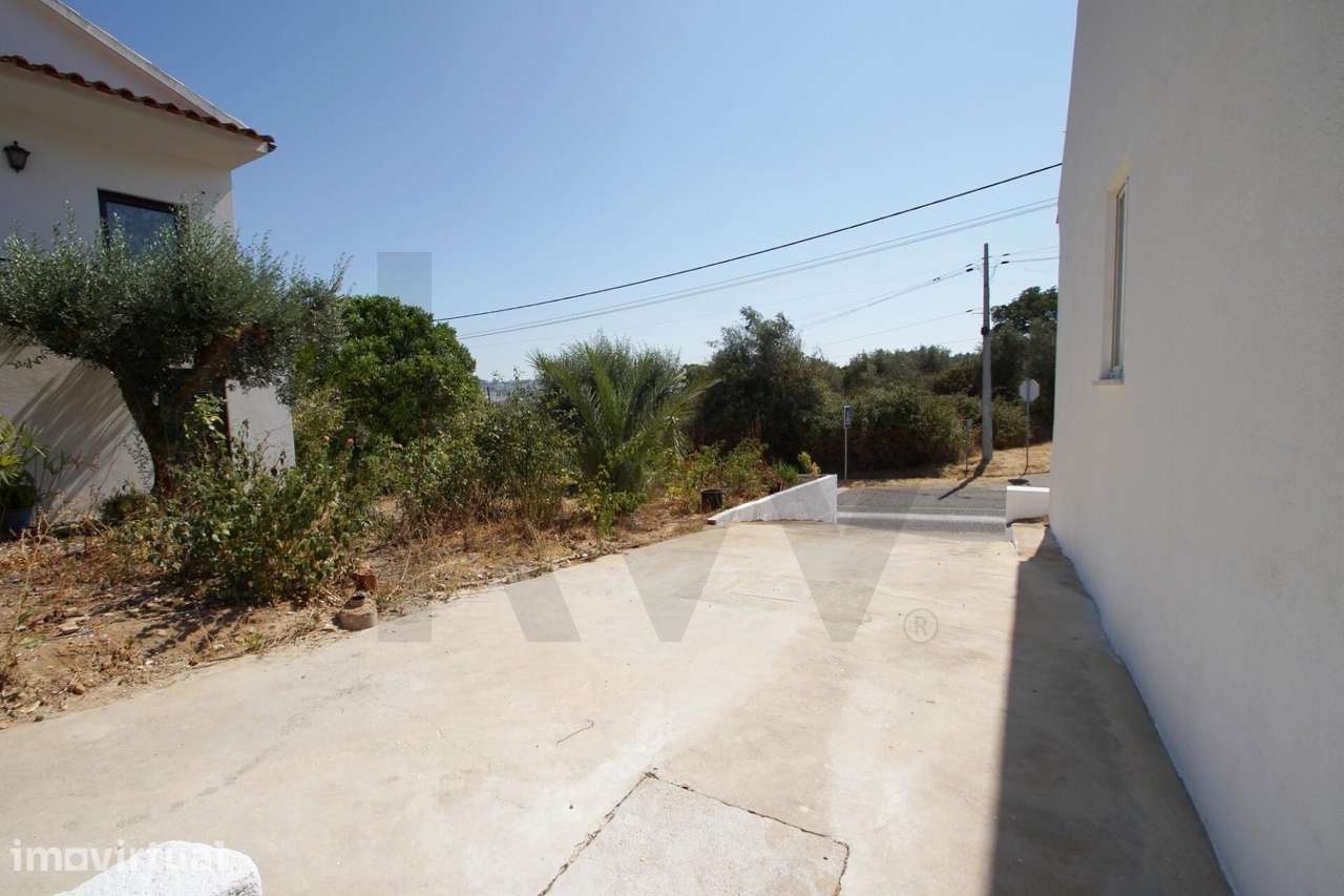 Moradia T3 independente para renovar com 2.213 m2 de terreno – Abrante - Grande imagem: 5/40
