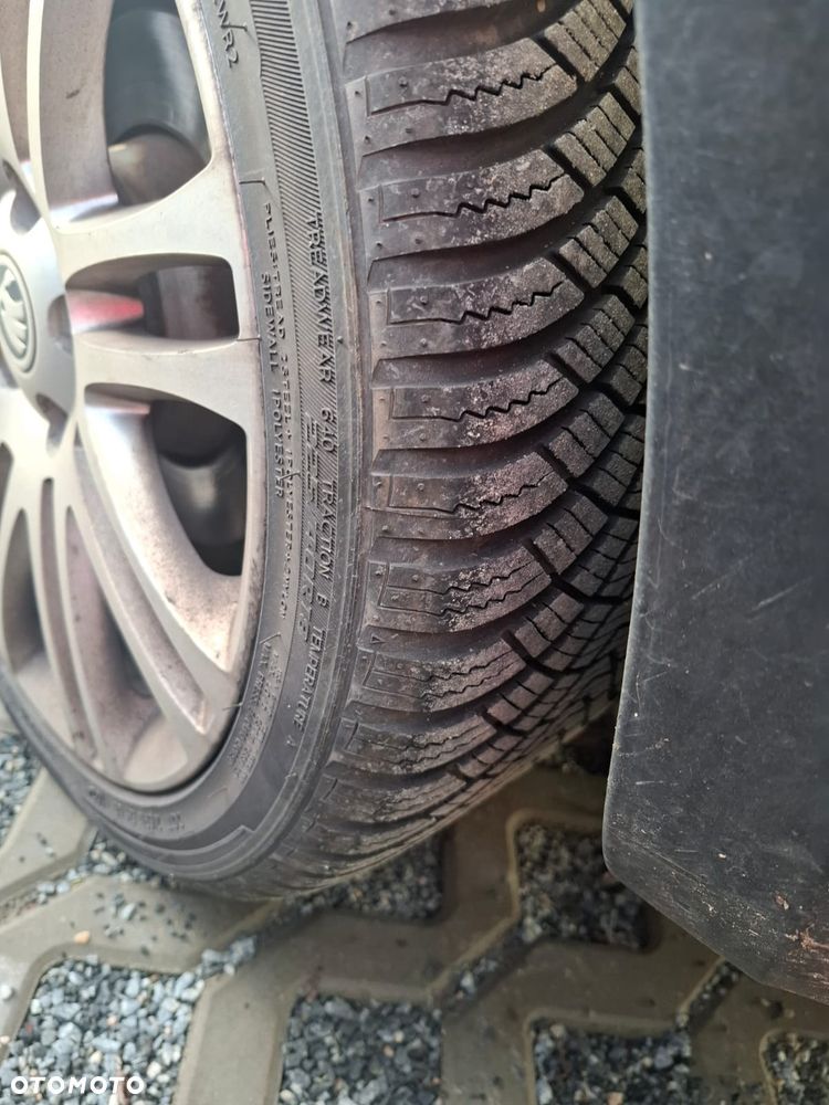 Skoda Superb 2.0 TDI DSG FAMILY - 23