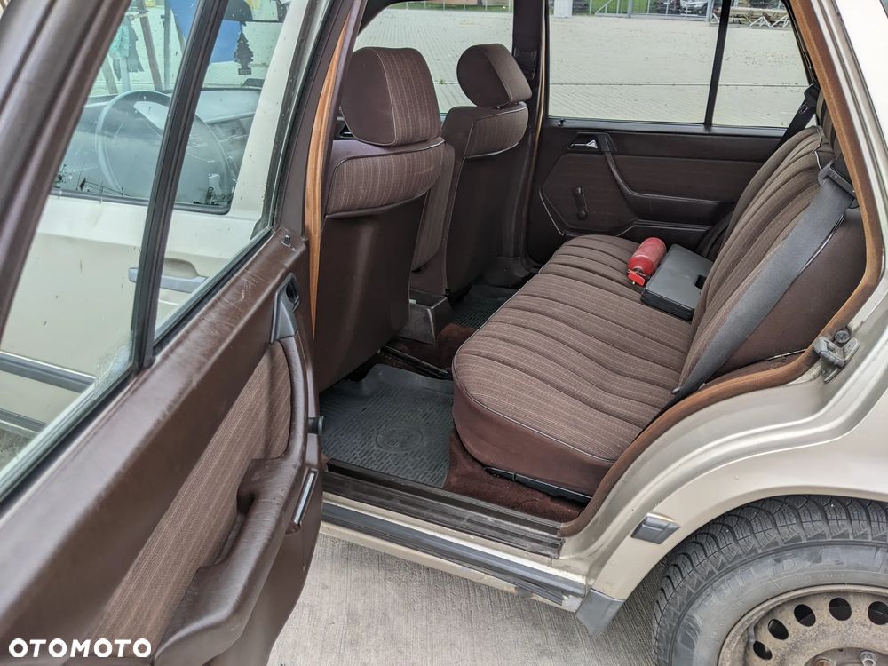 Mercedes-Benz W124 (1984-1993) - 11