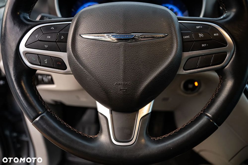 Chrysler Pacifica - 24