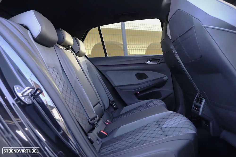 VW Golf 1.5 eTSI R-Line DSG - 32