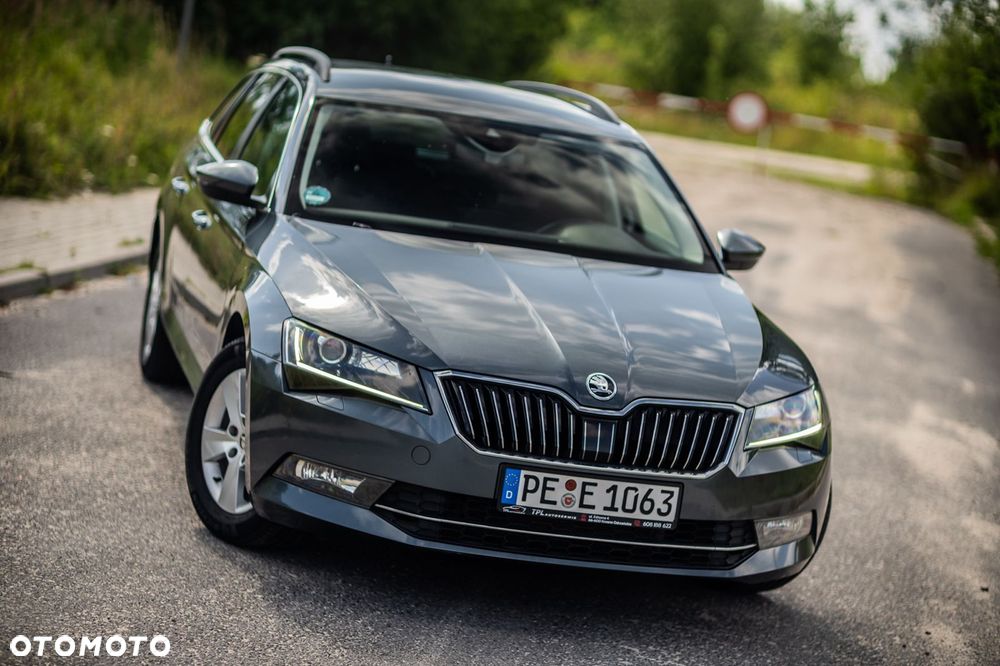 Skoda Superb 2.0 TDI DSG Ambition - 6