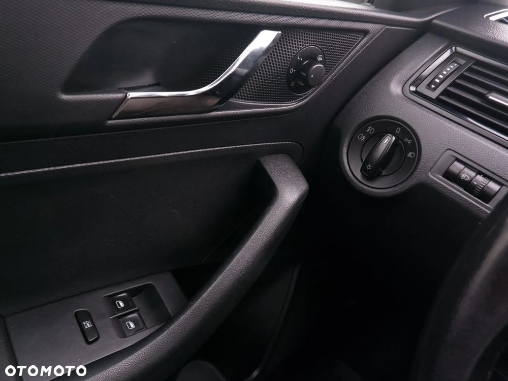 Skoda RAPID 1.2 TSI Ambition - 22