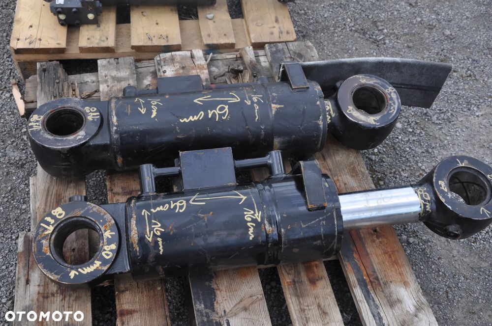 SIŁOWNIK HYDRAULICZNY DOOSAN - 1