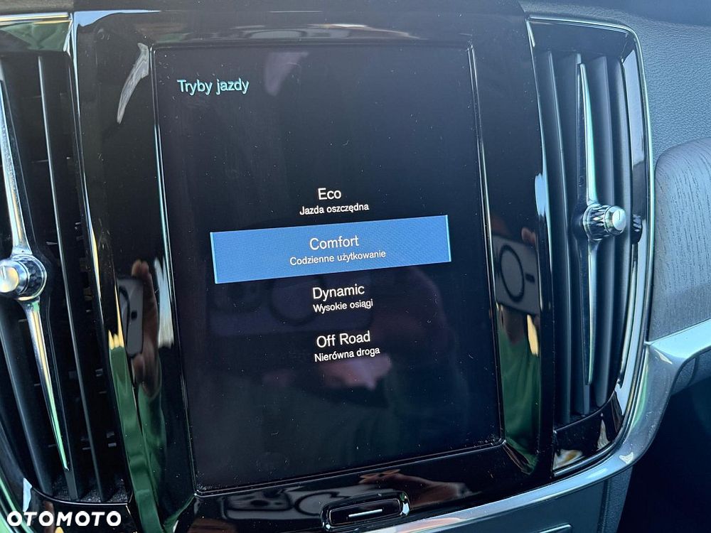 Volvo V90 Cross Country - 17