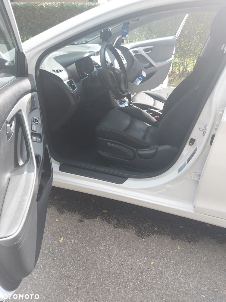 Hyundai Elantra 1.6 Classic + - 11