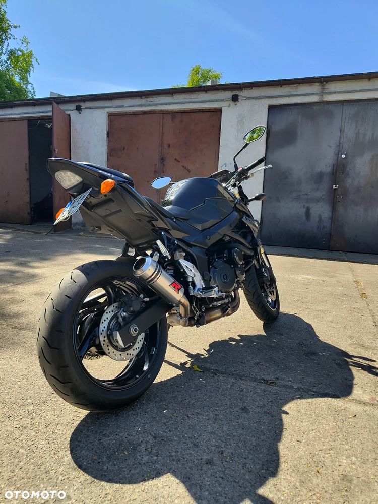 Suzuki GSR - 3