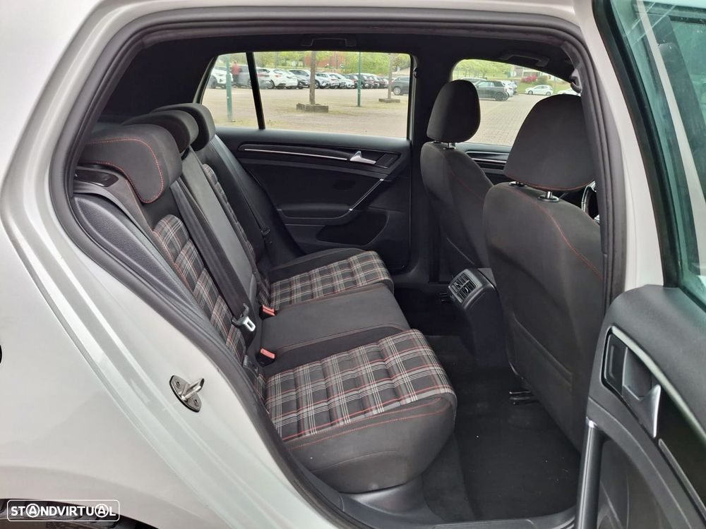 VW Golf GTI Performance BlueMotion - 18