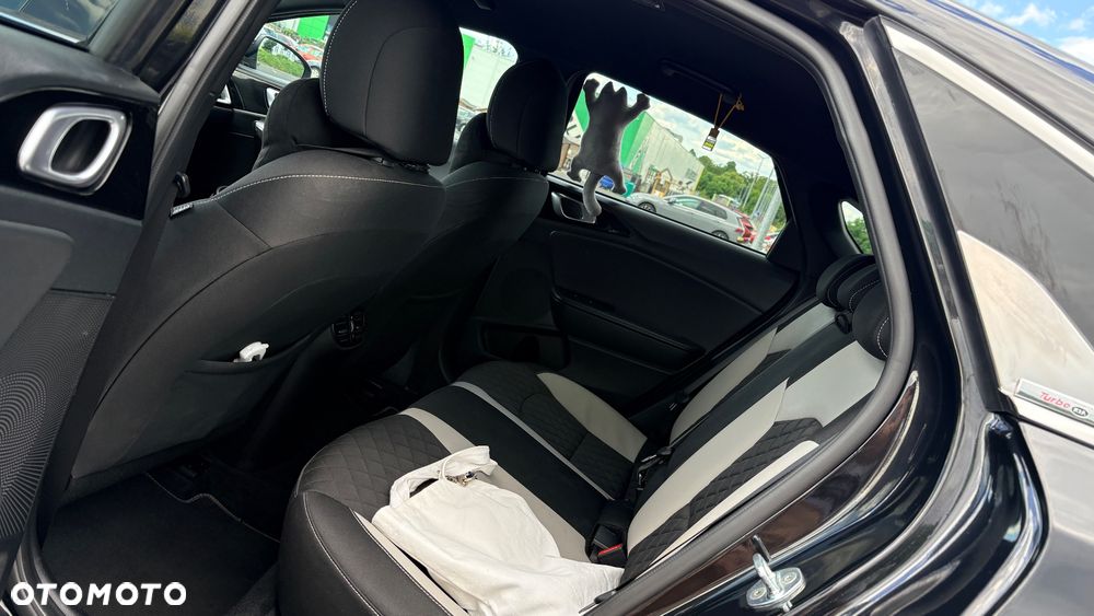 Kia ProCeed - 26