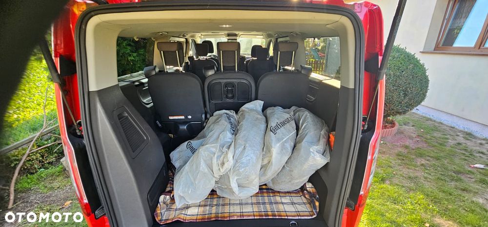 Ford Tourneo Custom - 21
