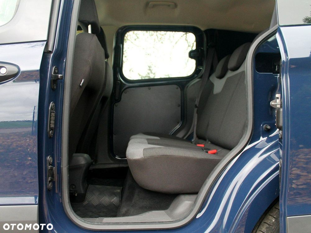 Ford Transit Courier - 17