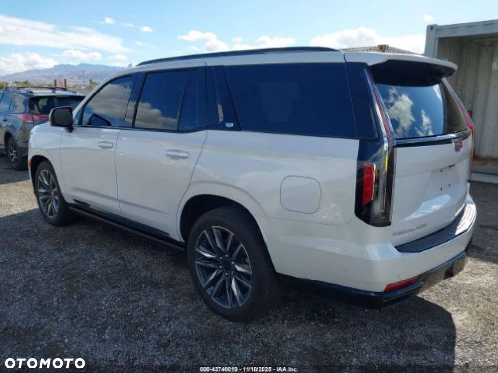 Cadillac Escalade - 2