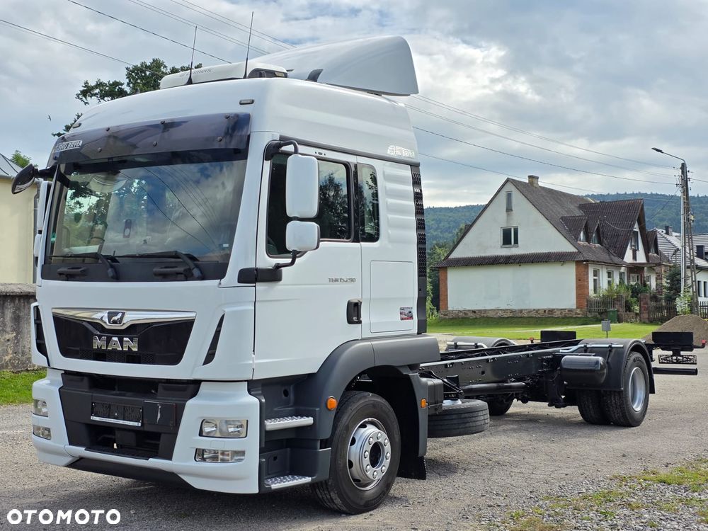 MAN TGM 15.290 / LIFT / KLIMA POSTOJOWA /  RAMA / LAWETA  / DO ŻYWCA / POMOC DROGOWA / CAŁY NA PODUSZKACH / E6 / ROZSTAW OSI 5.40M / STAN BARDZO DOBRY - 1