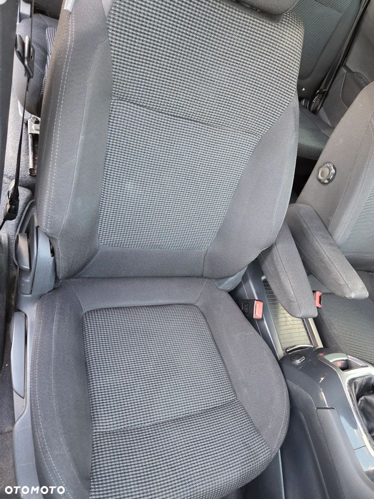 Peugeot 5008 1.6 THP Active 7os - 21