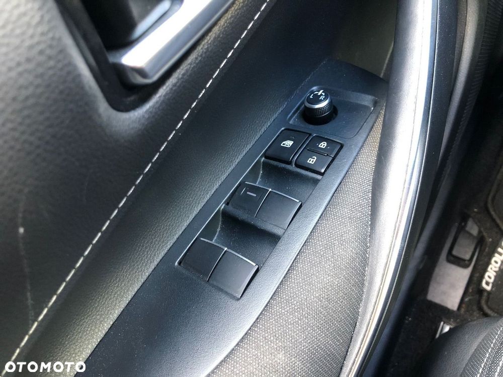 Toyota Corolla 1.8 Hybrid Comfort - 28