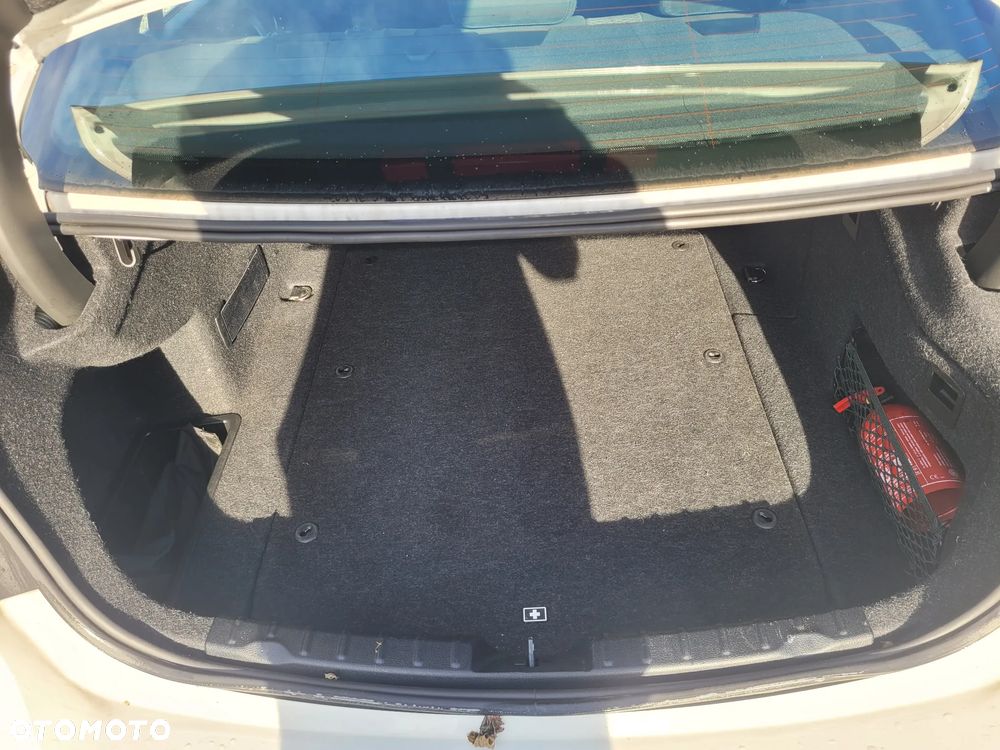 BMW Seria 3 330i M Sport - 10