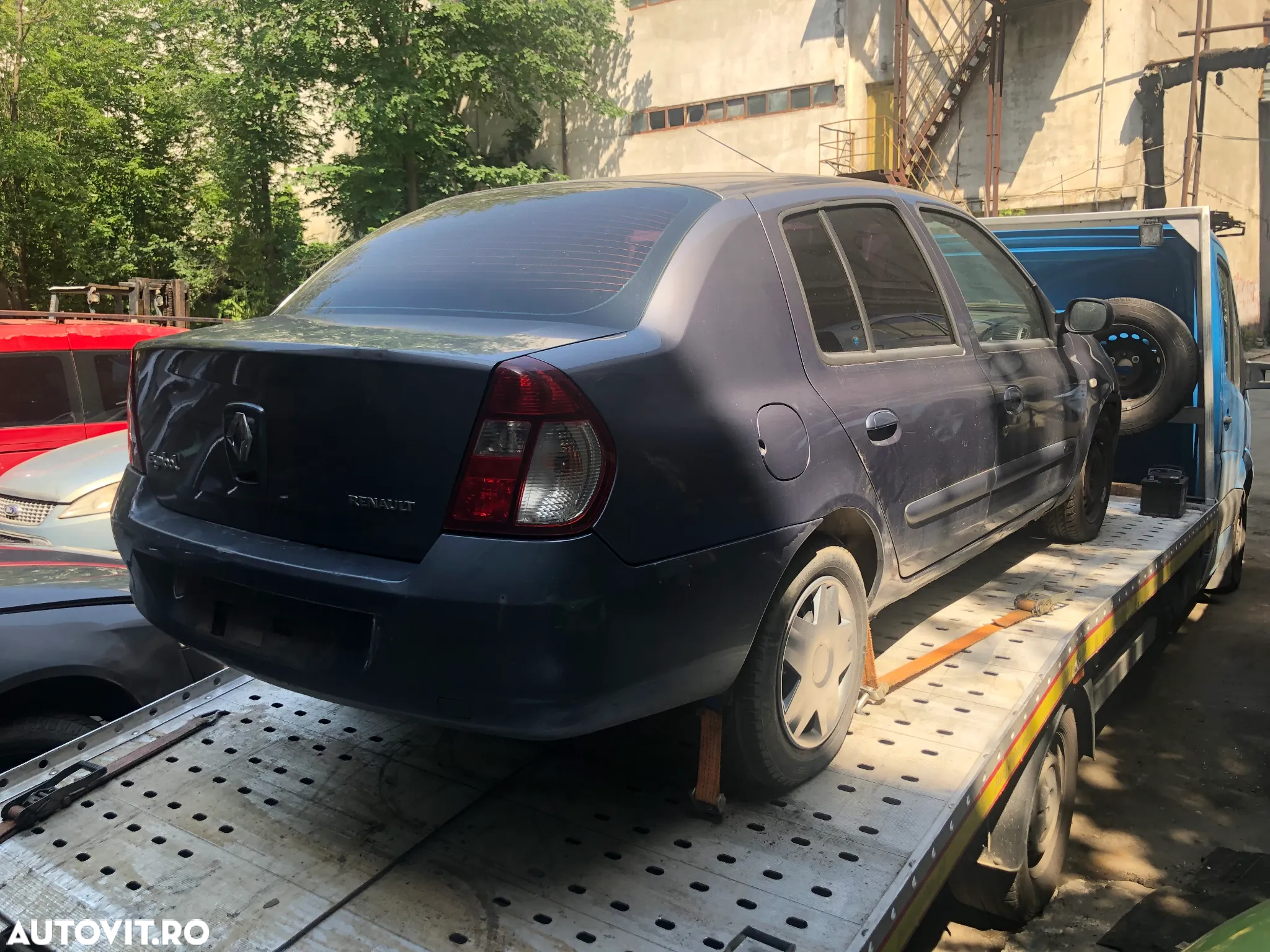 Dezmembrez Renault Clio Symbol 1,5 dci gri 2005 - 5