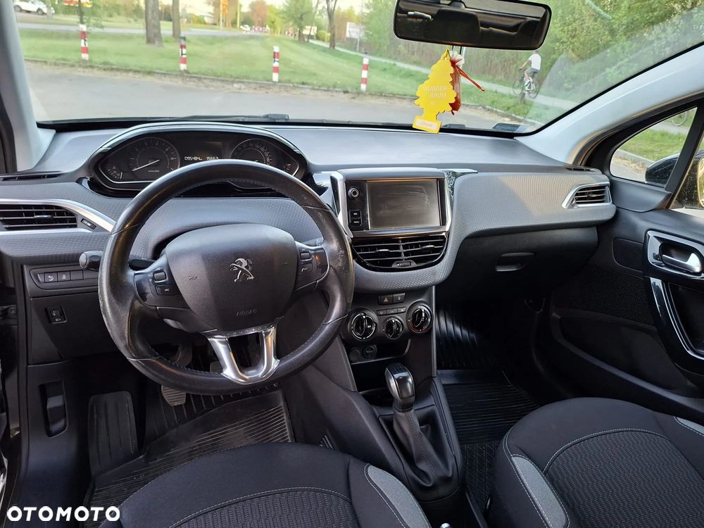 Peugeot 208 PureTech 82 Allure - 5