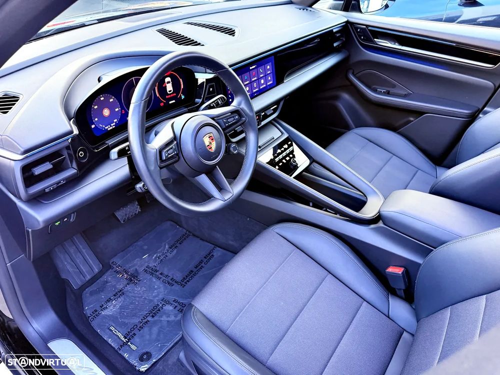 Porsche Macan Electric 4 - 22