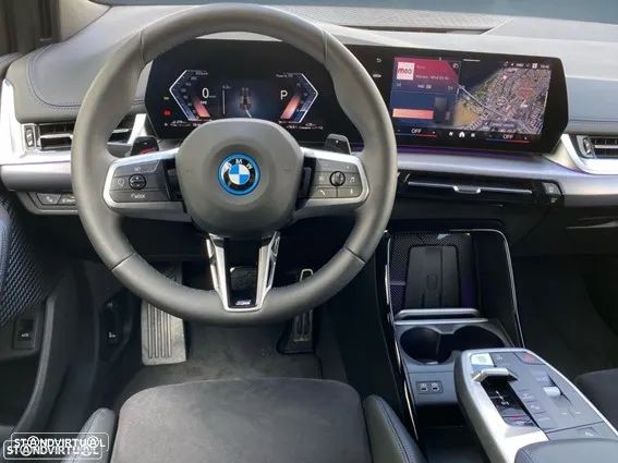 BMW 220 Active Tourer i Pack Desportivo M Auto - 4