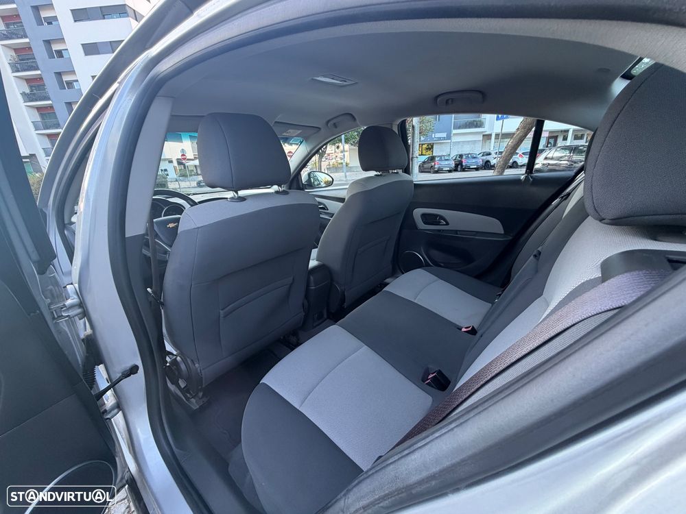 Chevrolet Cruze 1.6 LS - 18