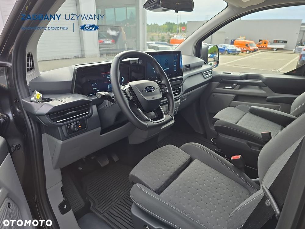 Ford Tourneo Custom - 14