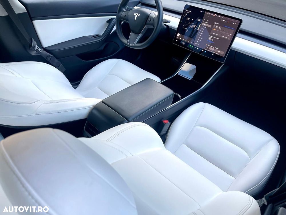 Tesla Model 3 - 7