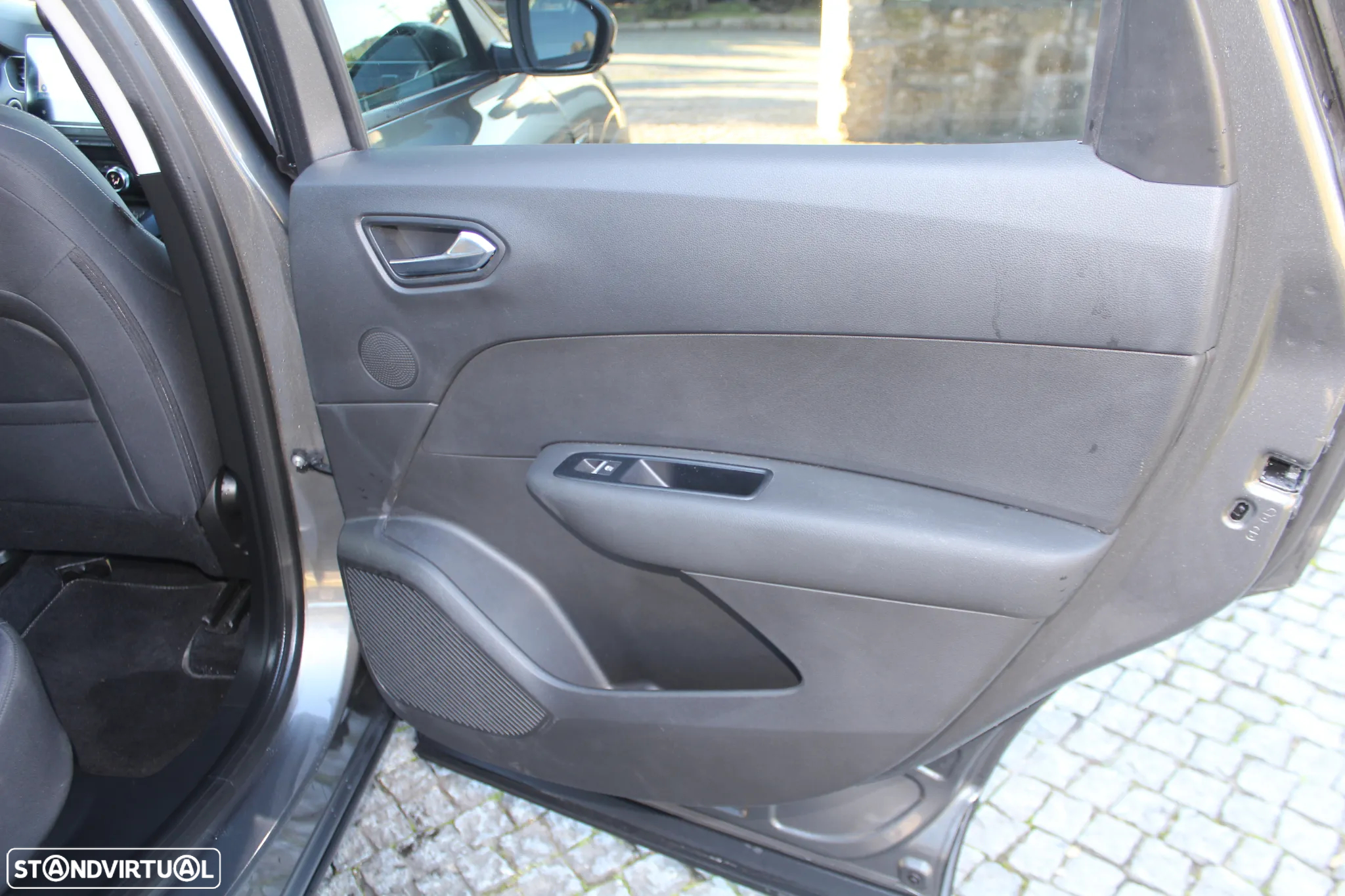Renault Arkana 1.6 E-Tech Intens - 25