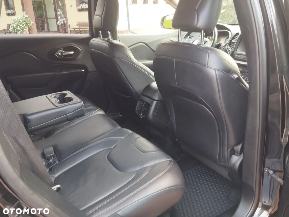 Jeep Cherokee - 25