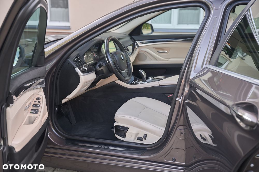 BMW Seria 5 520d - 28