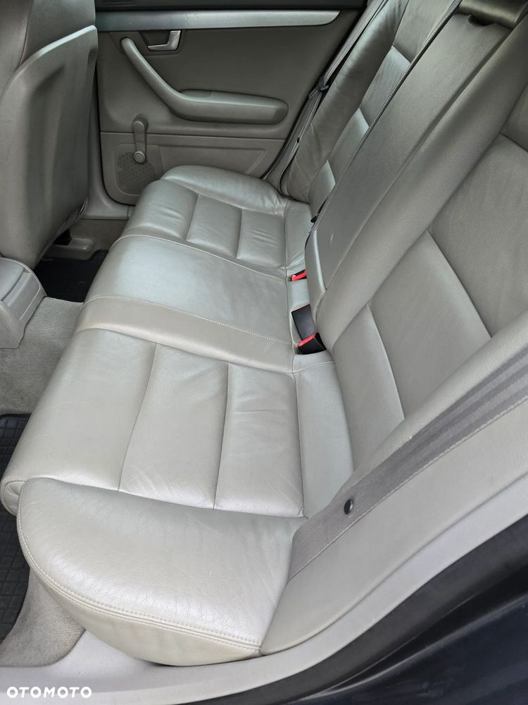 Audi A4 Avant 2.0 TDI - 10